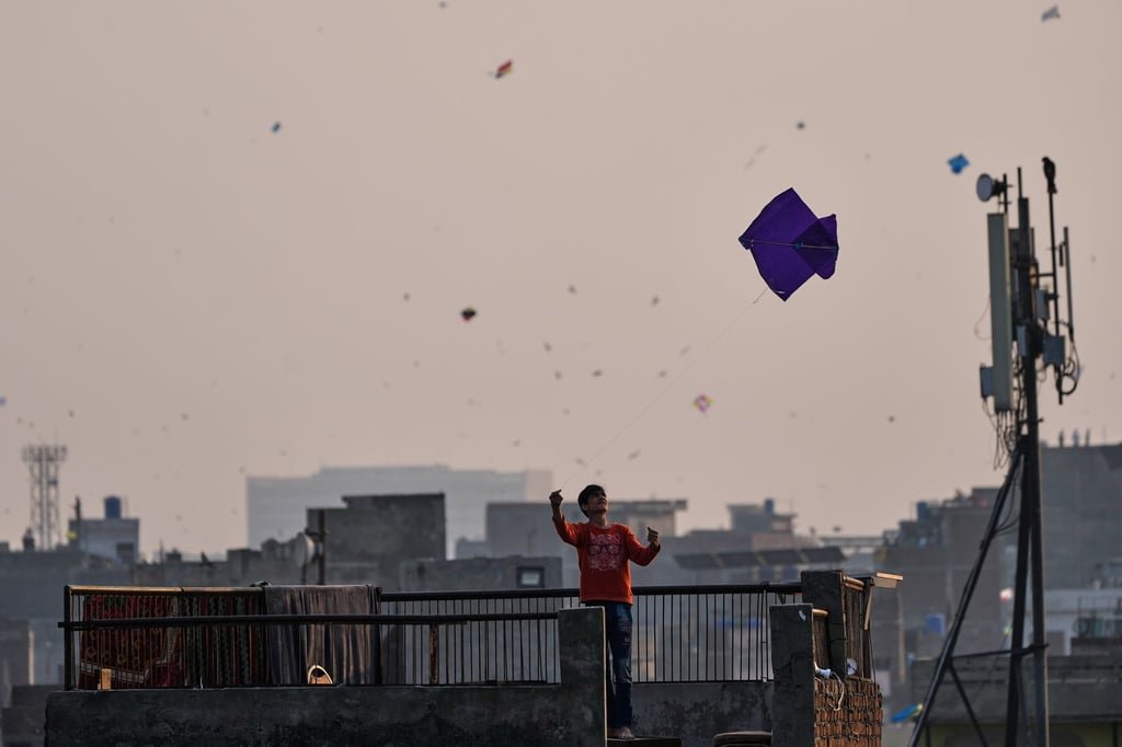 Auch für viele Kinder ist Drachensteigen in Pakistan ein beliebtes Hobby. (Archivbild)