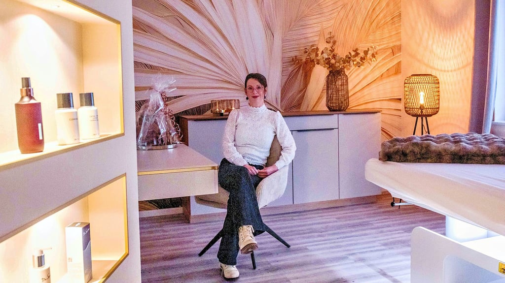 Sophie Auer in ihrem  Lieblingsraum im neuen Kosmetikstudio in der Breitscheidstraße 