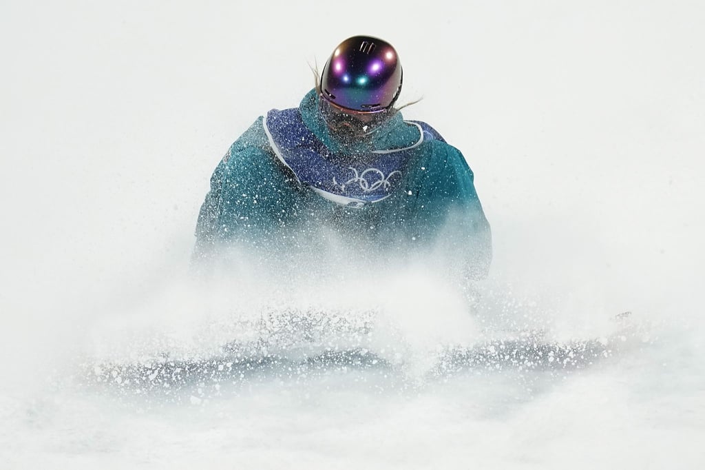 Annika Morgan stürzt in der Qualifikation.