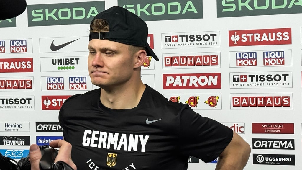 Tim Stützle ist begeistert von der Atmosphäre im Olympischen Dorf. (Archivbild)