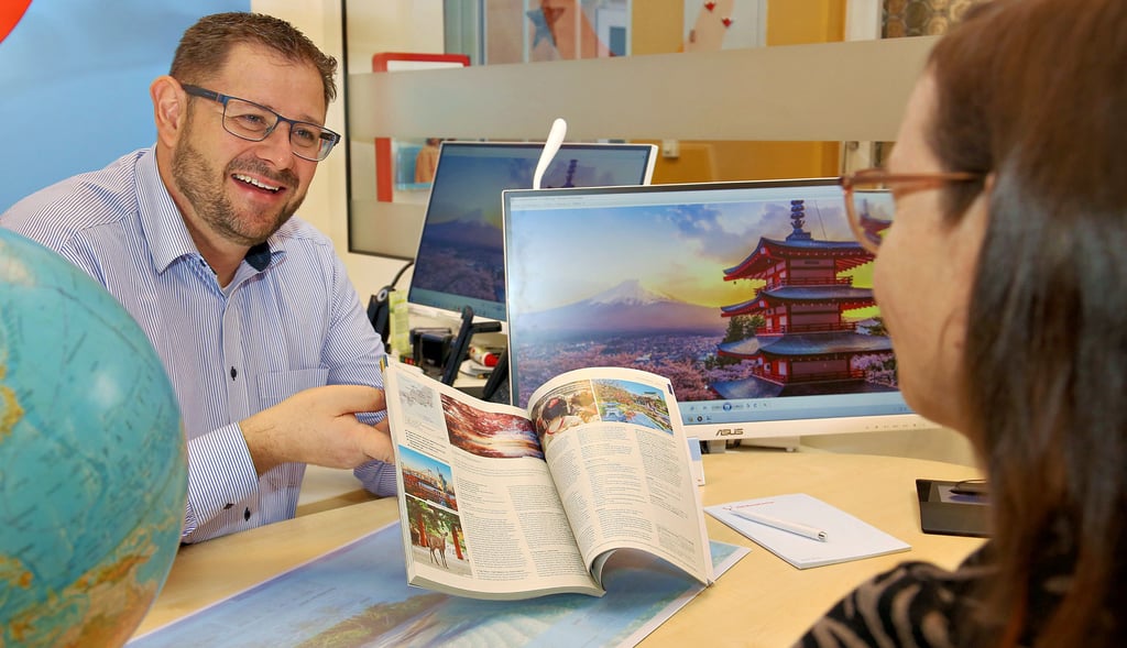 Bei Tobias Mietzsch vom Reisebüro Graßhoff sind unter anderem Reisen  nach Japan gefragt.