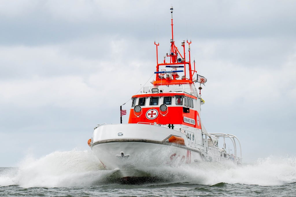 Der Seenotrettungskreuzer Bernhard Gruben rückte am Samstag zum nächtlichen Einsatz aus (Archivbild)