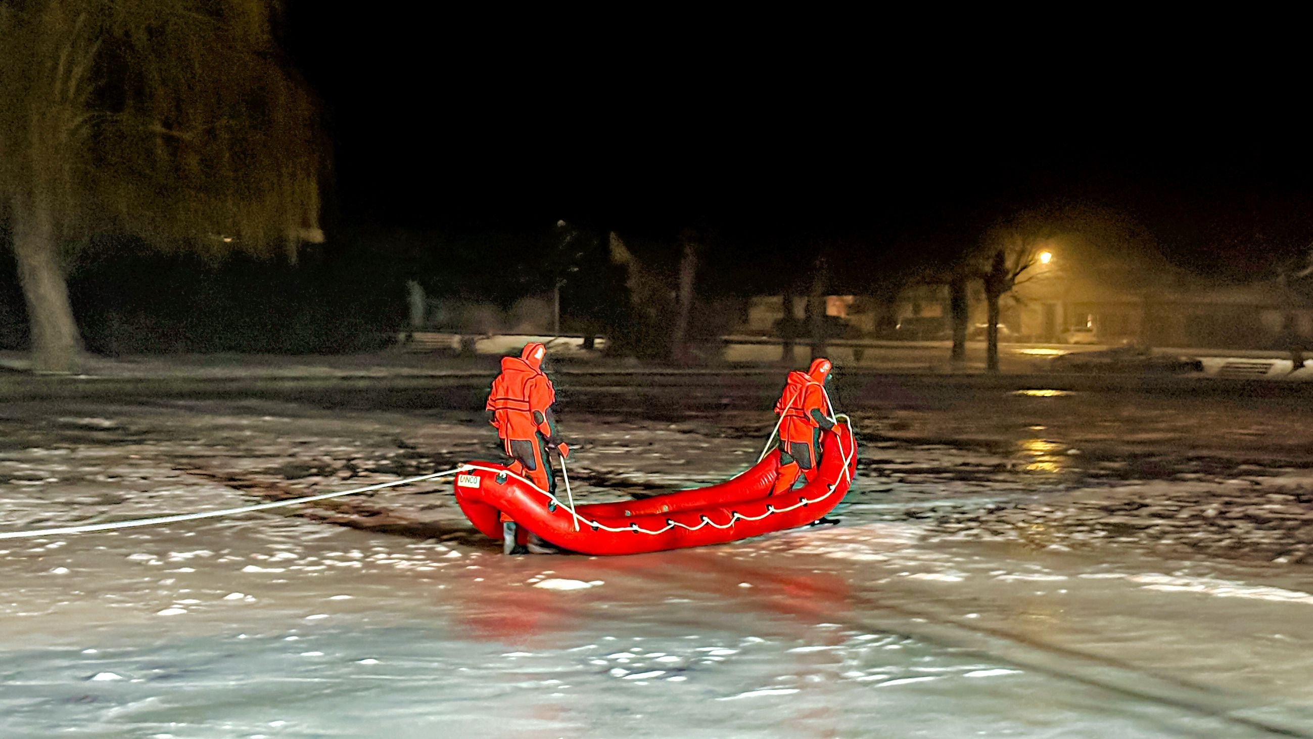 Seltenes Szenario: Feuerwehr in Gräfenhainichen probt die Rettung von Eisflächen