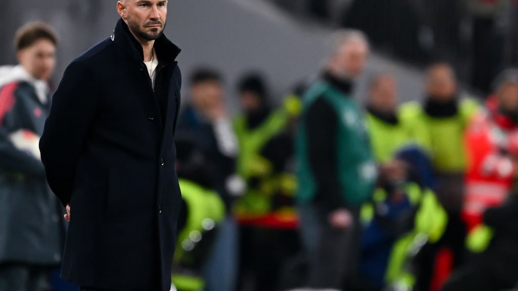 Hoffenheims Trainer Christian Ilzer am Spielfeldrand.