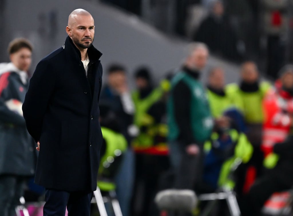 Hoffenheims Trainer Christian Ilzer am Spielfeldrand.