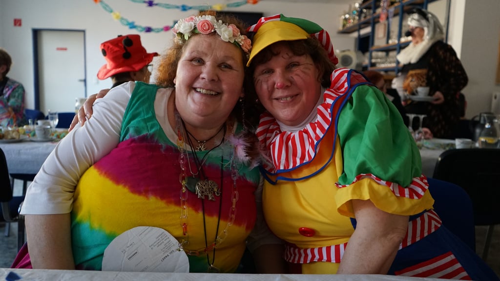 Kostüme sind keine Pflicht, machen aber Spaß. So wie beim Fasching in Glindenberg.