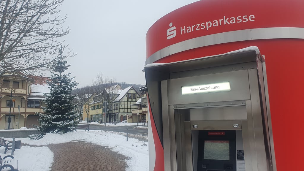 Die SB-Stelle mit einem Geldautomaten auf dem Markt in Bad Suderode gibt es seit August 2024. Ein Leser hat hier Störungen festgestellt.