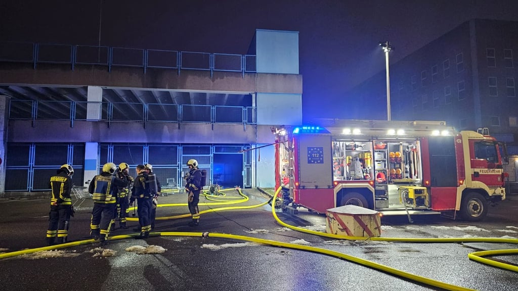 Im Parkhaus am Südstadtcenter hat es am Sonntag gebrannt.