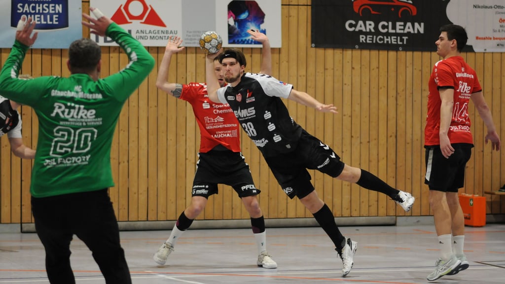 Robin Danneberg scheiterte sogar in drei von vier Siebenmeter-Versuchen am starken HC-Torwart Ludek Kylisek.