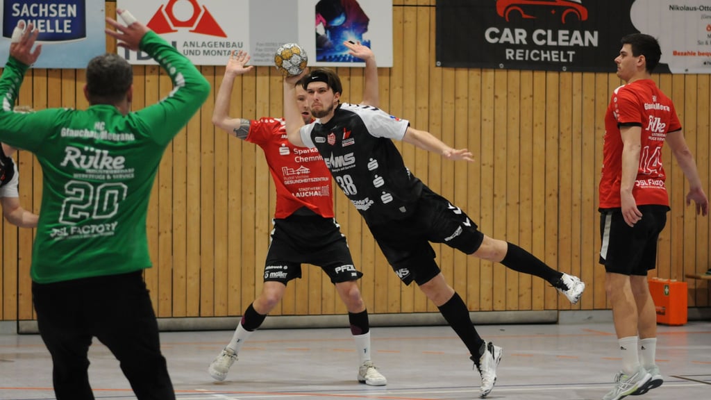 Robin Danneberg scheiterte sogar in drei von vier Siebenmeter-Versuchen am starken HC-Torwart Ludek Kylisek.