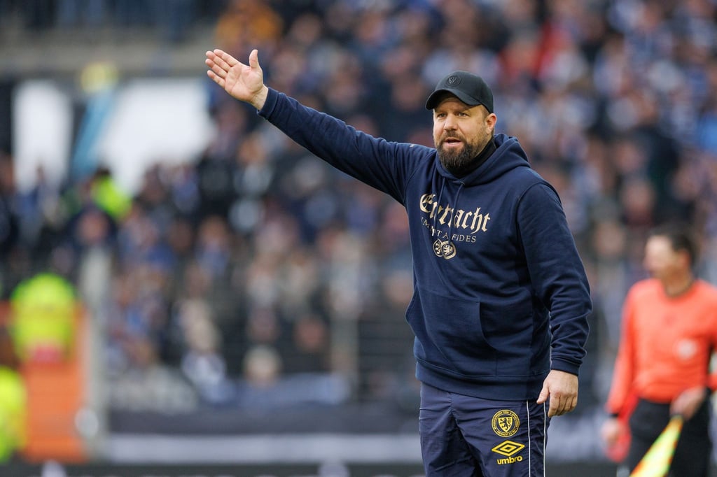 Muss weiter mit seiner Mannschaft bangen: Eintracht Braunschweigs Cheftrainer Heiner Backhaus.