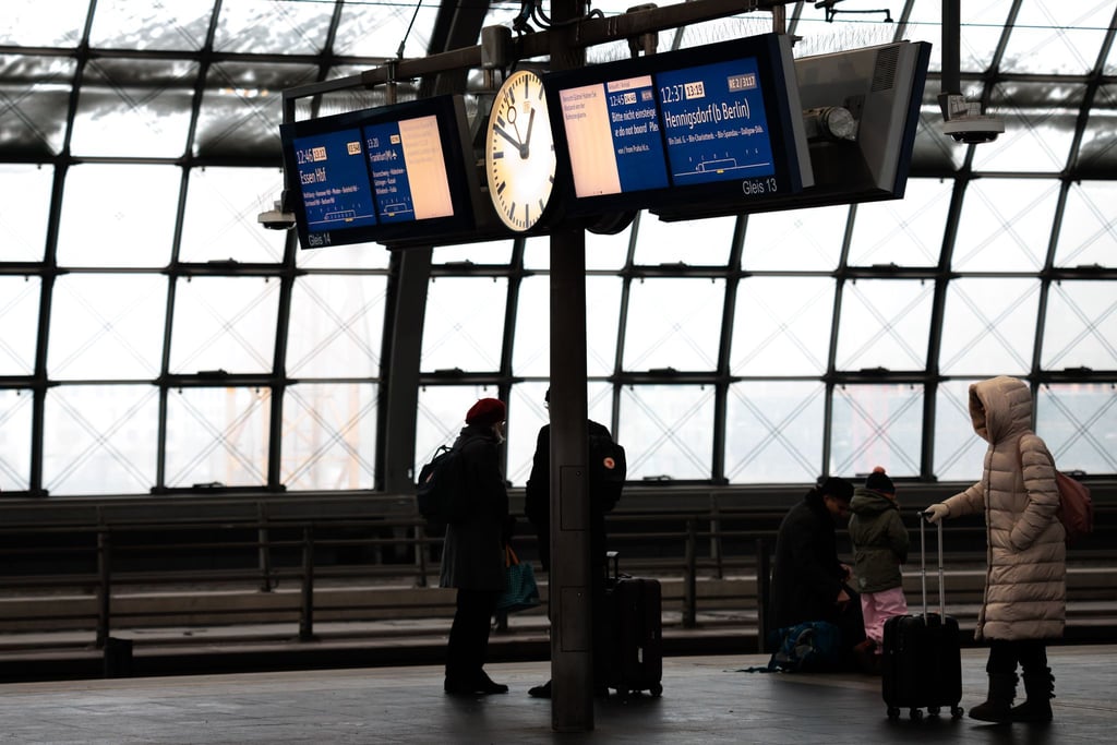 Bei der Bahn kommt es zu Verspätungen im Regionalverkehr. (Archivbild)