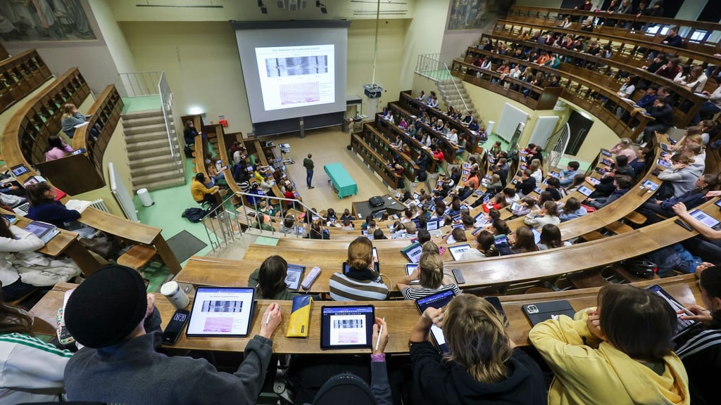 Das Geld stammt aus dem 500 Milliarden Euro schweren, schuldenfinanzierten Sondervermögen für Infrastruktur und Klimaschutz. (Symbolbild)