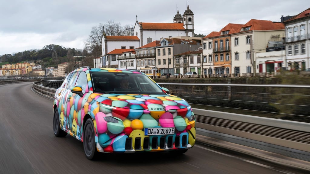 Im Basismodell bietet der Skoda Epiq einen Akku mit 37 kWh für 315 Kilometer, der eine E-Maschine von 85 kW/115 PS speist.