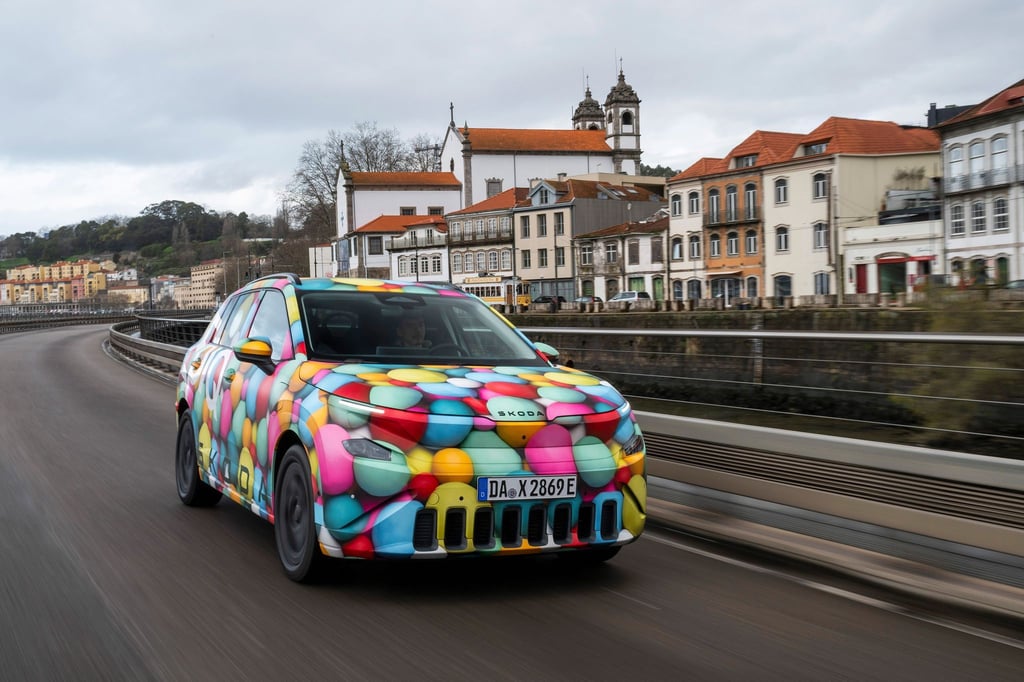 Im Basismodell bietet der Skoda Epiq einen Akku mit 37 kWh für 315 Kilometer, der eine E-Maschine von 85 kW/115 PS speist.