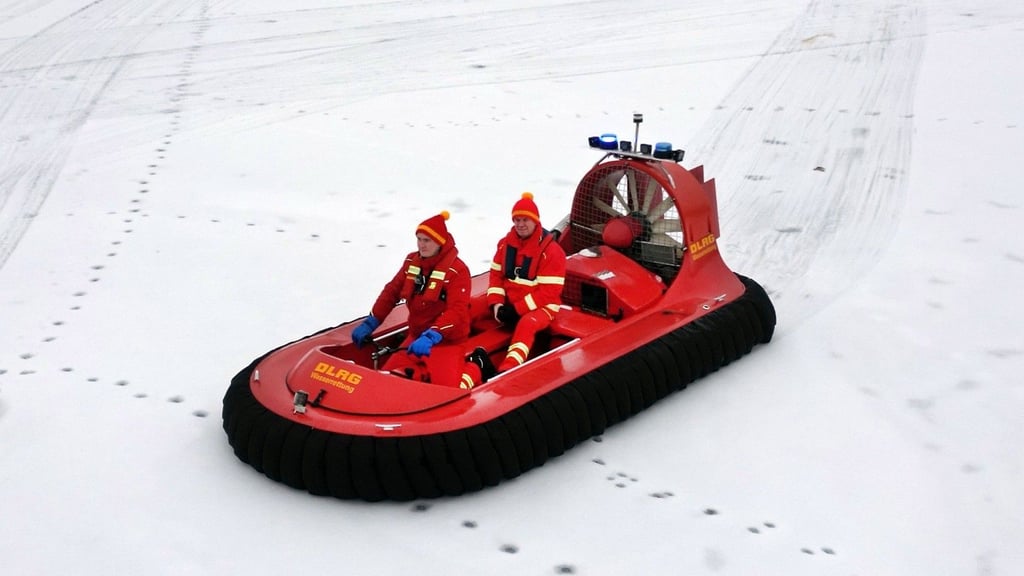 Im Pappelgrund zeigte das Luftkissenboot bei einem Test sein Potenzial.