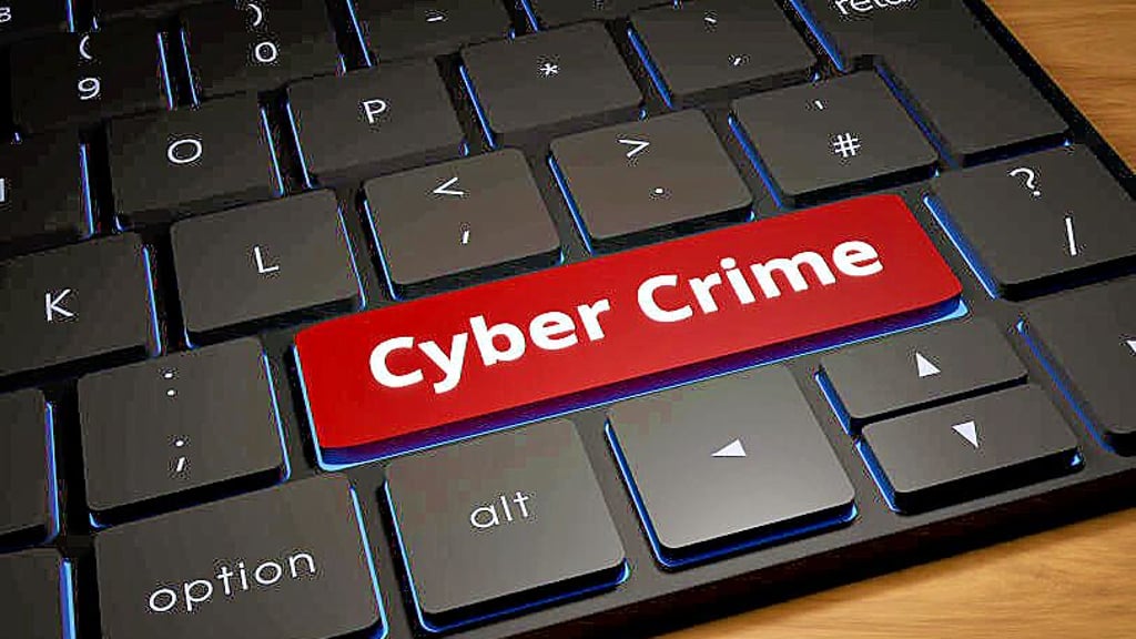 Angeklagt waren fünf Internetbetruge: Sportschuhe und Hairstyler verkauft, aber Ware nicht zugeschickt.