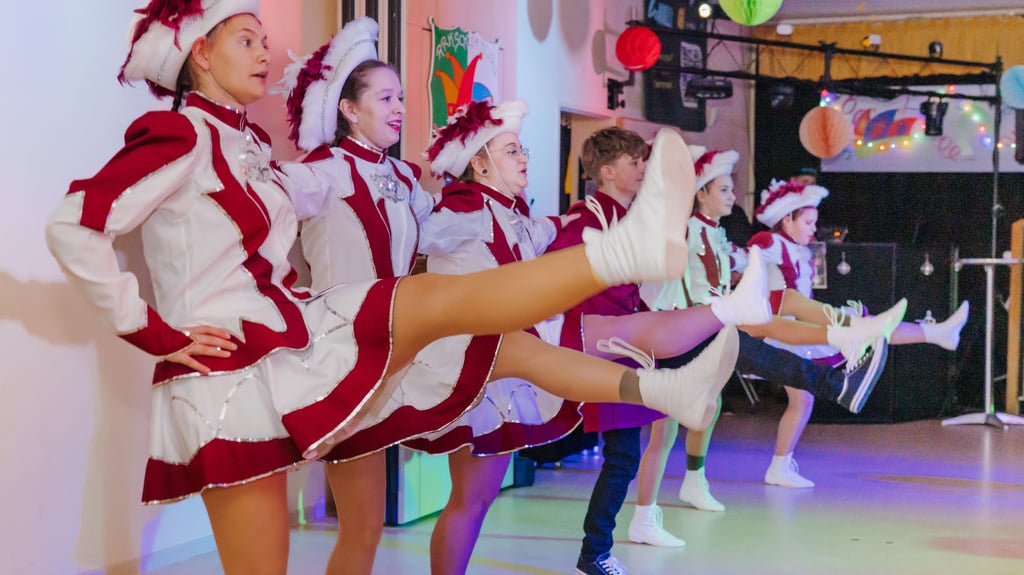 Die „Funkies“ mit dem Gardetanz. Sechs Mädels und Till, studierten bereits ab September ihre Tänze unter der Leitung von Yvonne Storch ein.