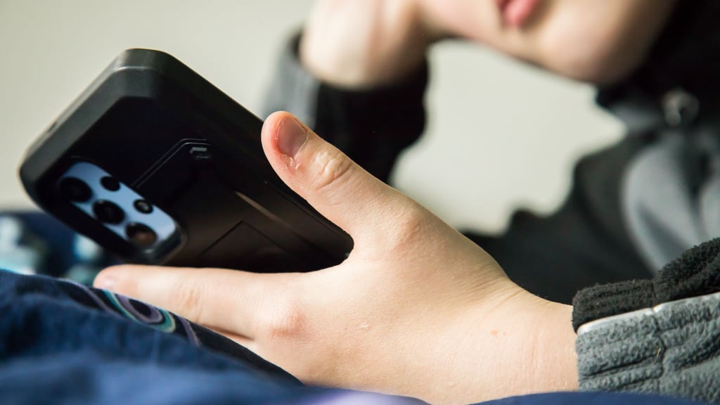 Früher Bravo, heute TikTok: Jede Generation hat sich ihre entwicklungsspezifischen Fragen von Medien beantworten lassen.