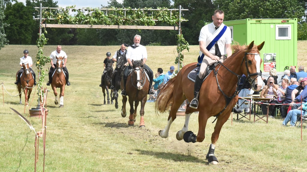 Ringreiten Glinde am Himmelfahrtstag. 
