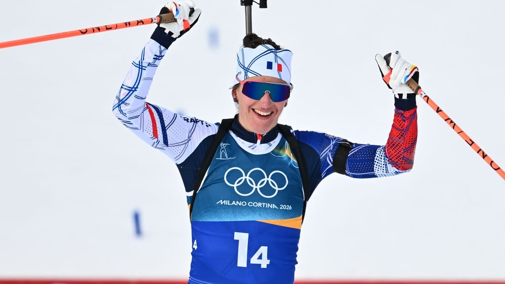 Julia Simon führte Frankreich zum Sieg in der Mixed-Staffel.