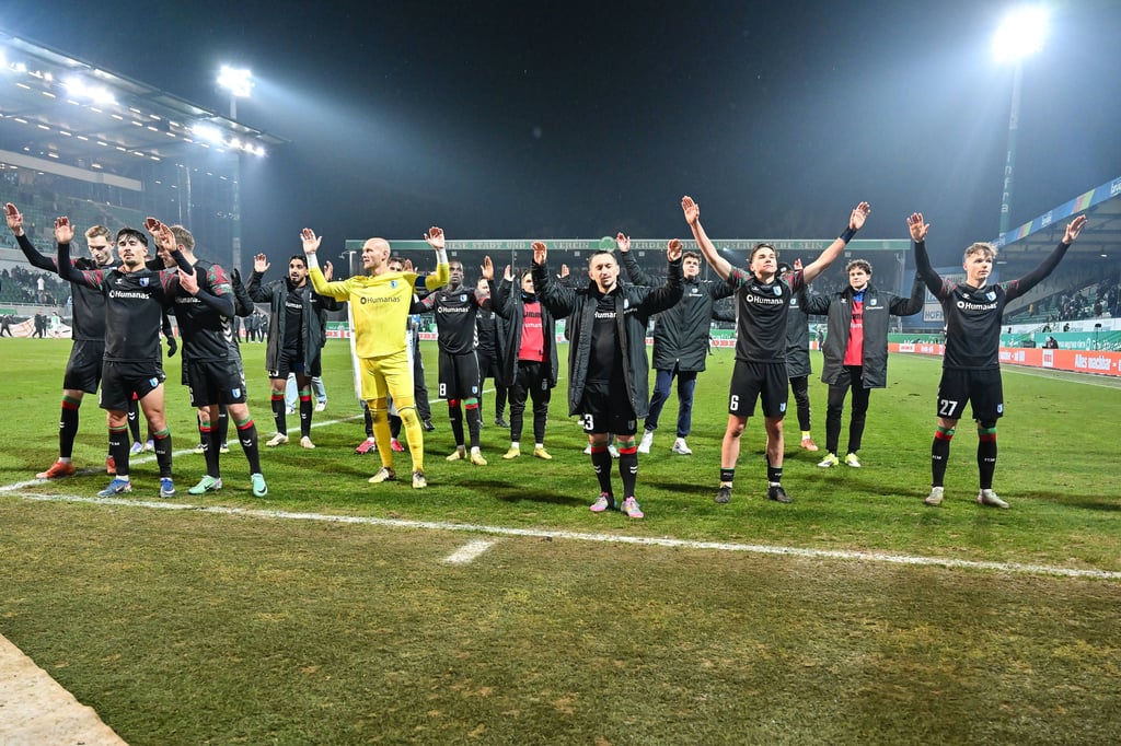 Der 1. FC Magdeburg hat durch den 5:4-Sieg in Fürth die Abstiegsränge der 2. Bundesliga verlassen.