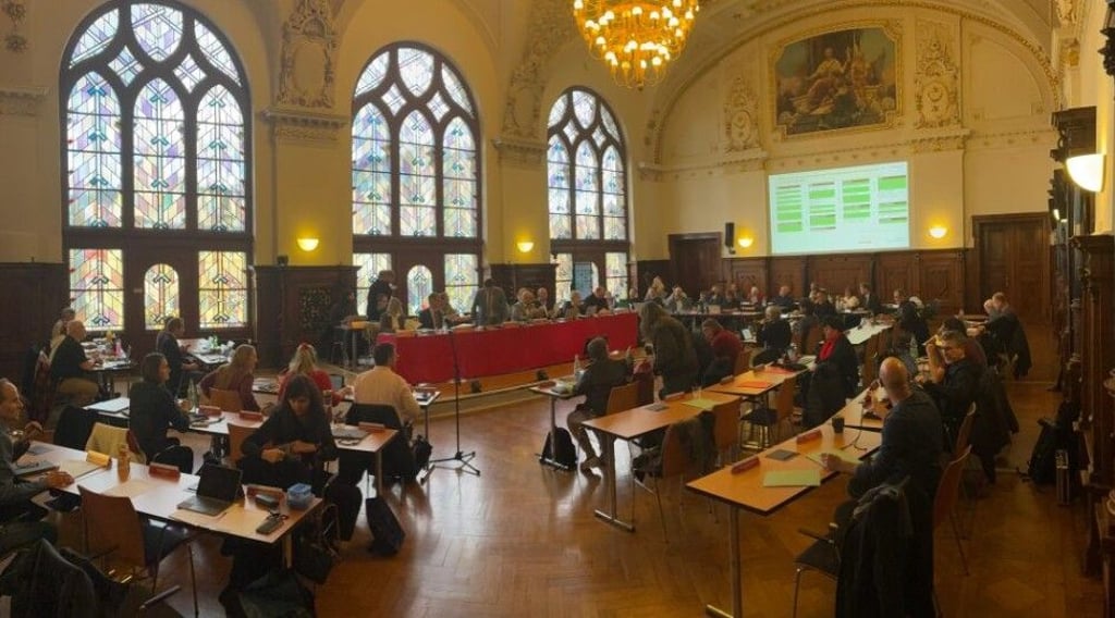 Der hallesche Stadtrat tagt regelmäßig im Festsaal des Stadthauses.