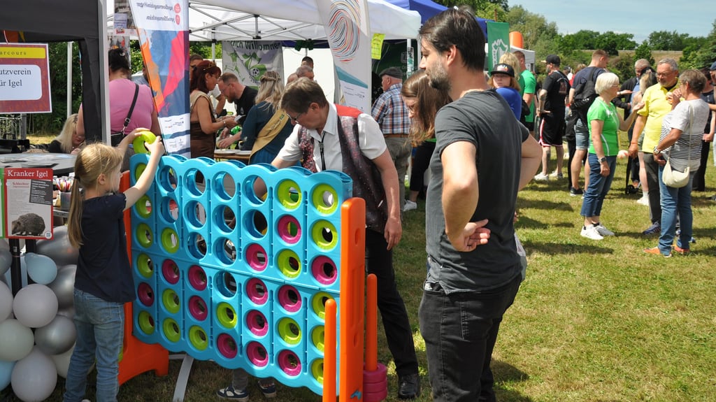 Beim Tag der Vereine in der Genthiner Feldstraße wird es auch 2026 ein Markttreiben geben. 