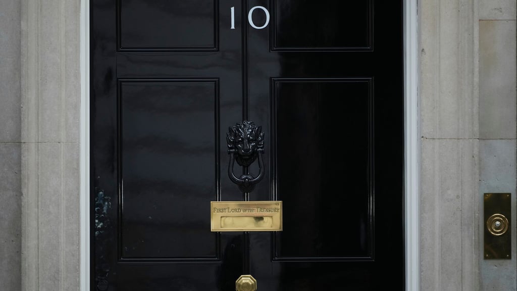 Der Kommunikationschef der Downing Street tritt zurück.
