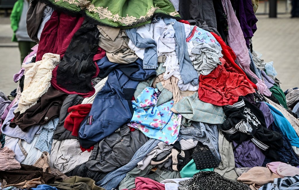 Allein im deutschen Onlinehandel werden der EU-Kommission zufolge jährlich fast 20 Millionen zurückgesandte Artikel entsorgt.