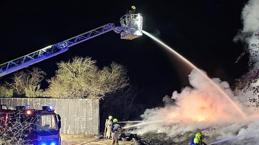Drehleitern leisten wichtige Hilfe unter anderem beim Löschen von Bränden. 