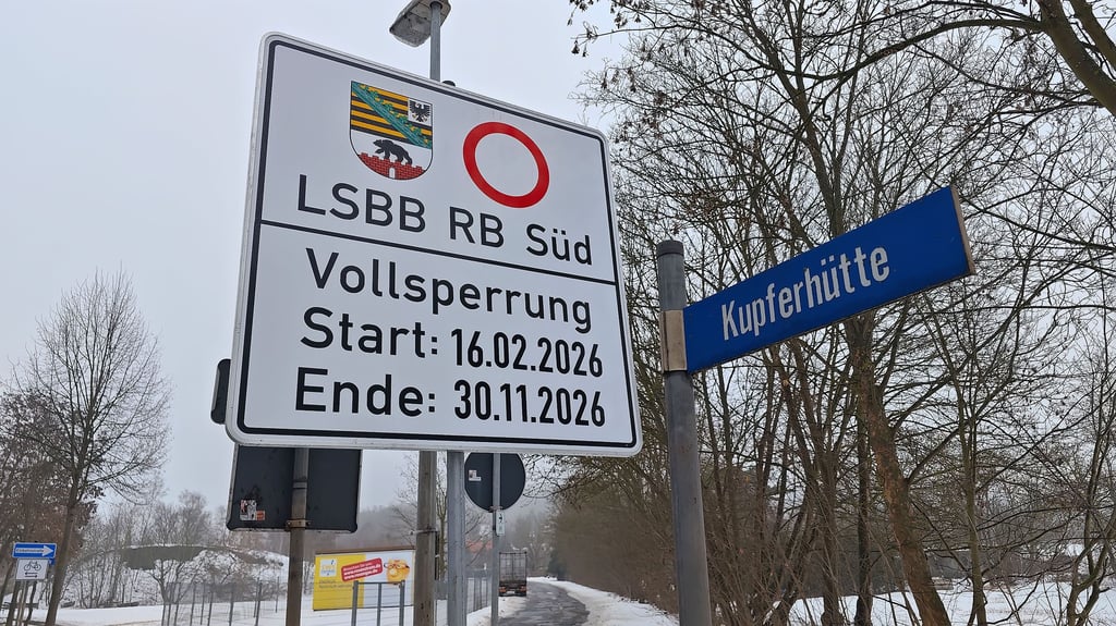 Diese neuen Schilder weisen auf die Sperrung hin. Ursprünglich sollten die Arbeiten bereits am 12. Februar starten.