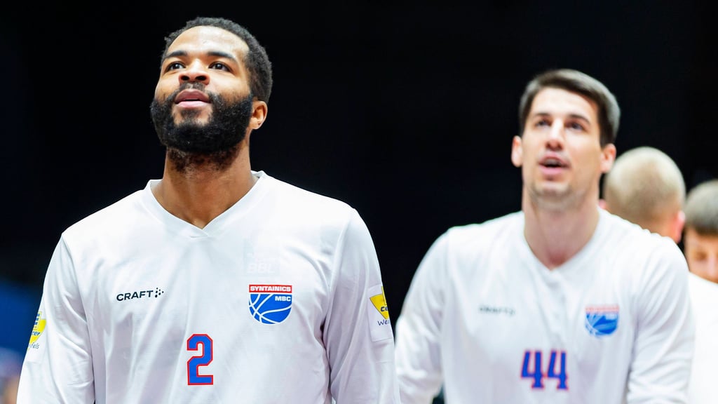 Andrew Harrison (l.) kam in Chemnitz keine Sekunde zum Einsatz. 