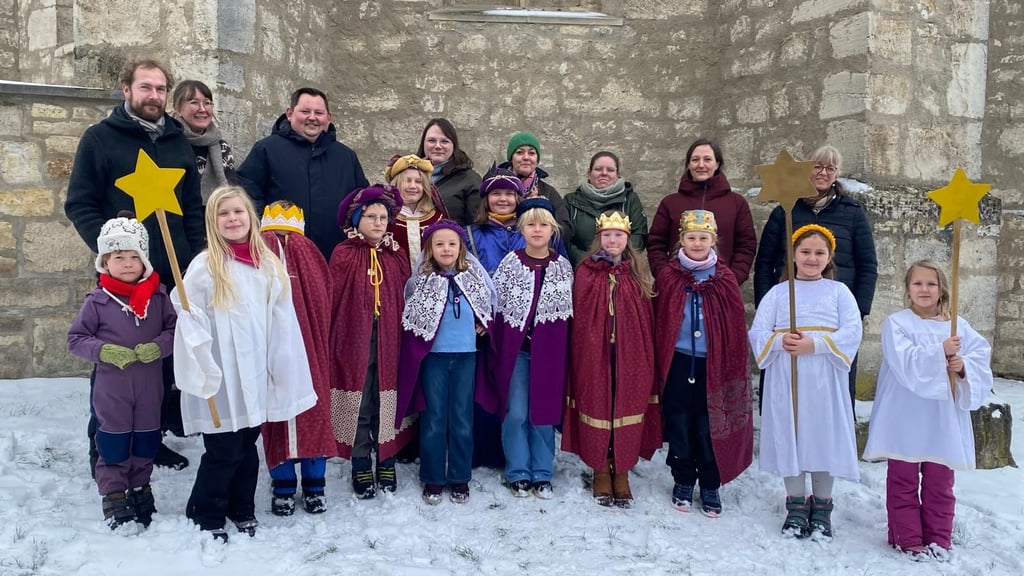 Eine Gruppe der diesjährigen Sternsinger unterwegs im Huy.