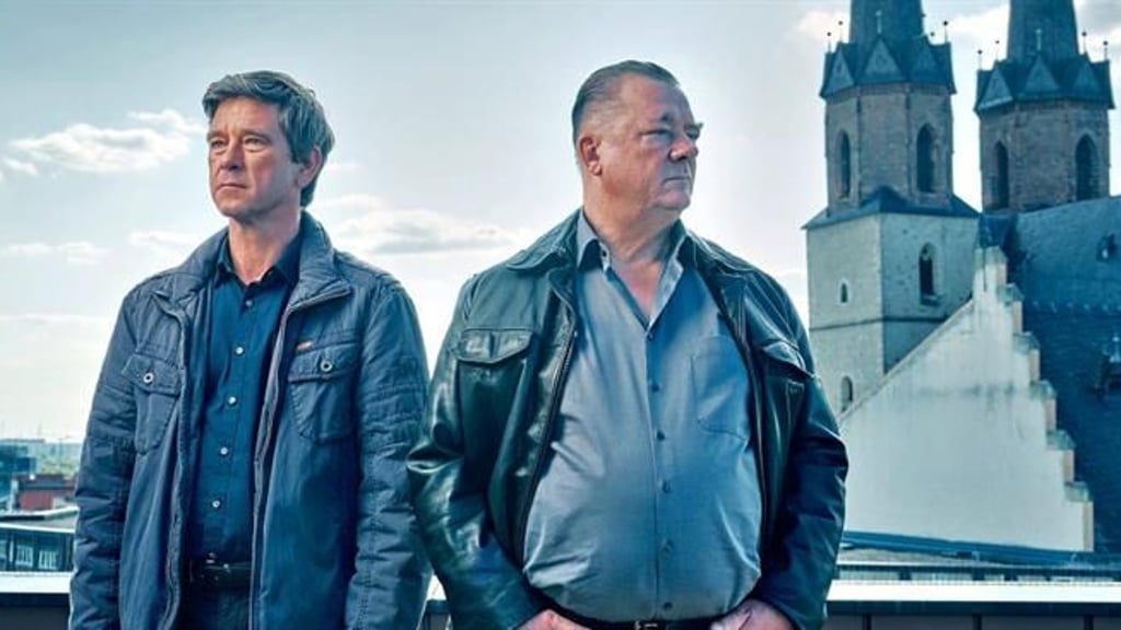 Verabschieden sich als Kommissare mit dem Polizeiruf 110 aus Halle: Peter Schneider (links) und Peter Kurth.