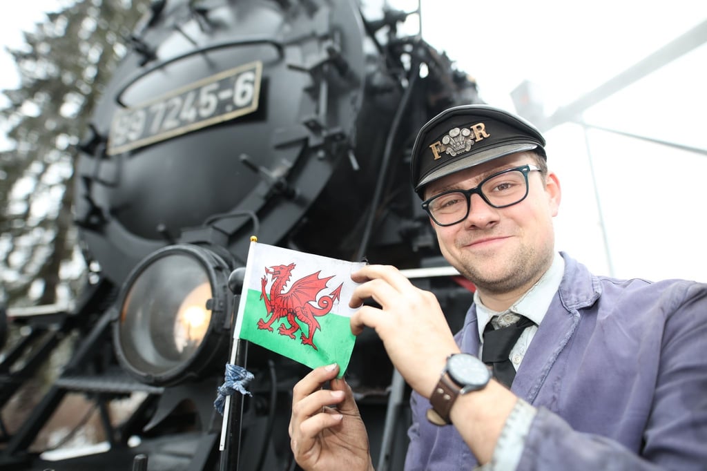 Dampflokheizer Caleb Lovegrove aus Wales ist erneut bei den Harzer Schmalspurbahnen im Einsatz