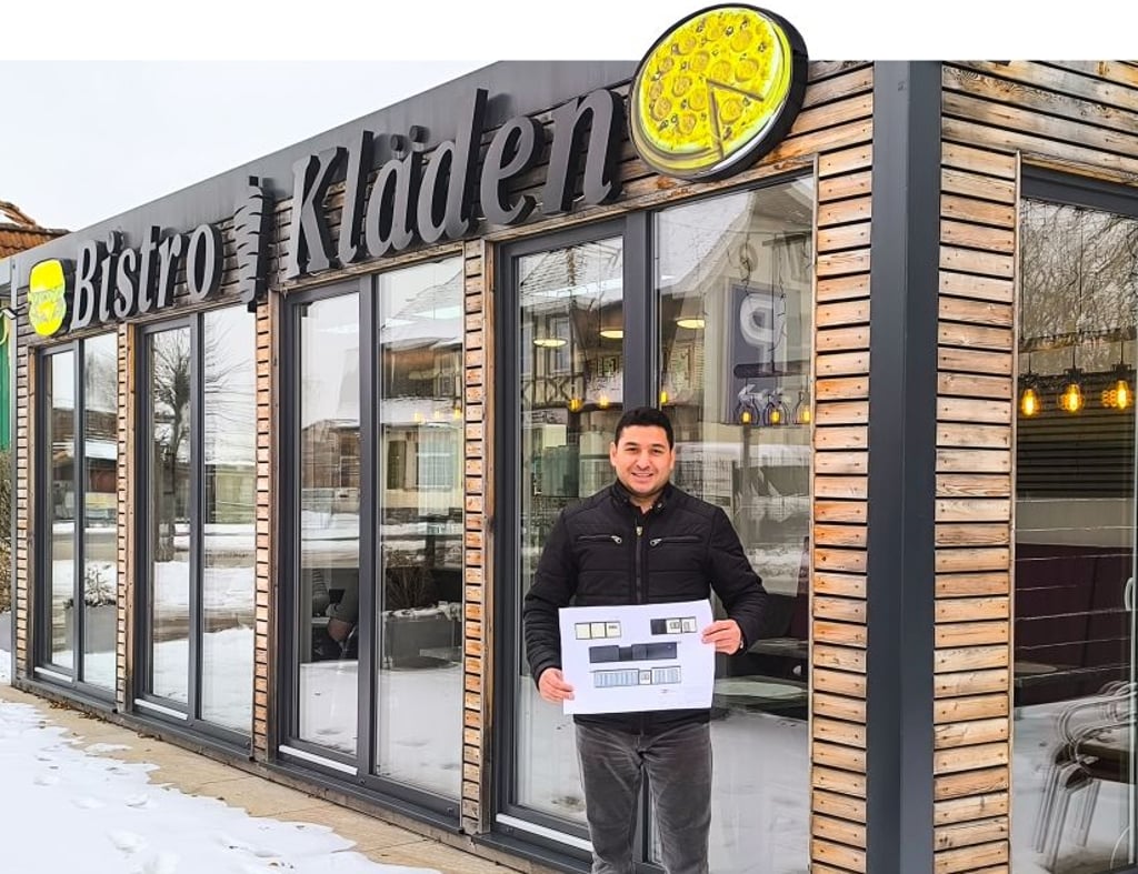 Ibrahim Cemberlitas betreibt das Bistro an der Klädener Ortsdurchfahrt und will dieses  nun deutlich erweitern. Durch die Tür rechts im Bild geht es dann in die neuen Räumlichkeiten, die erneut von BiCoBa gebaut und geliefert werden.
