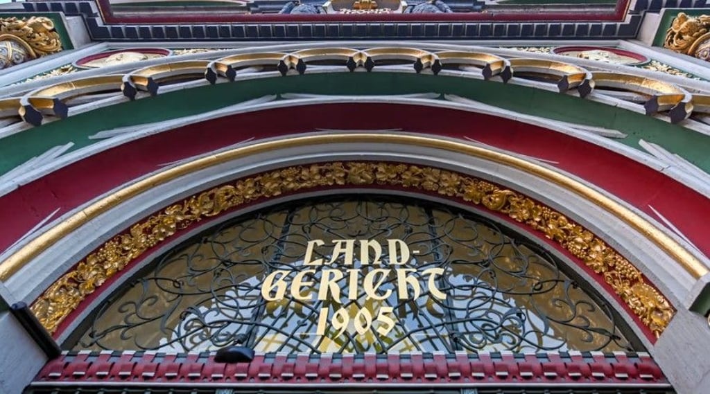 Ein Fall für das Landgericht: In einem derzeit laufenden Verfahren geht es um tödliche Messerstiche auf der Silberhöhe in Halle.