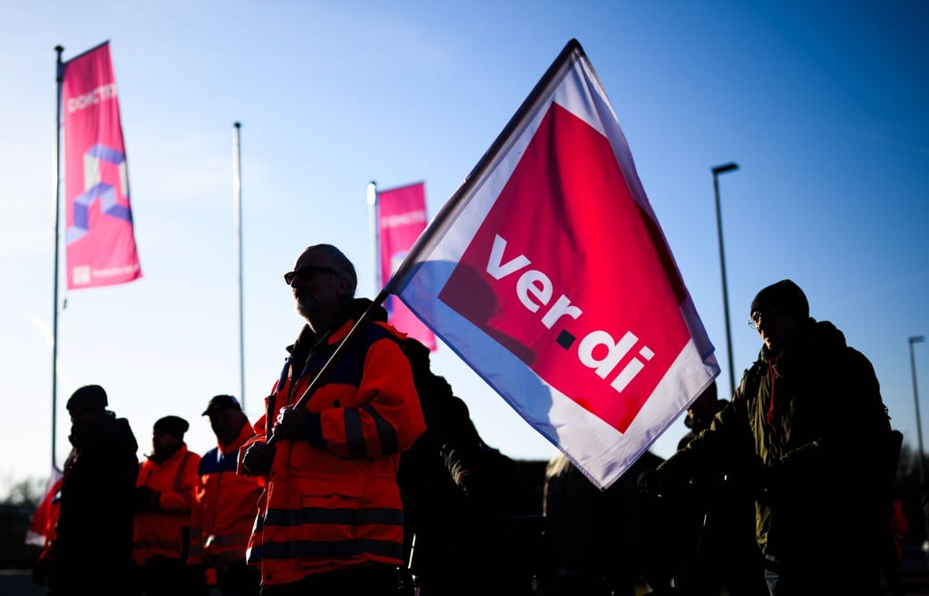 Die Warnstreiks im Tarifkonflikt im öffentlichen Dienst sollen am Dienstag auch in Niedersachsen und Bremen fortgesetzt werden. (Archivbild)
