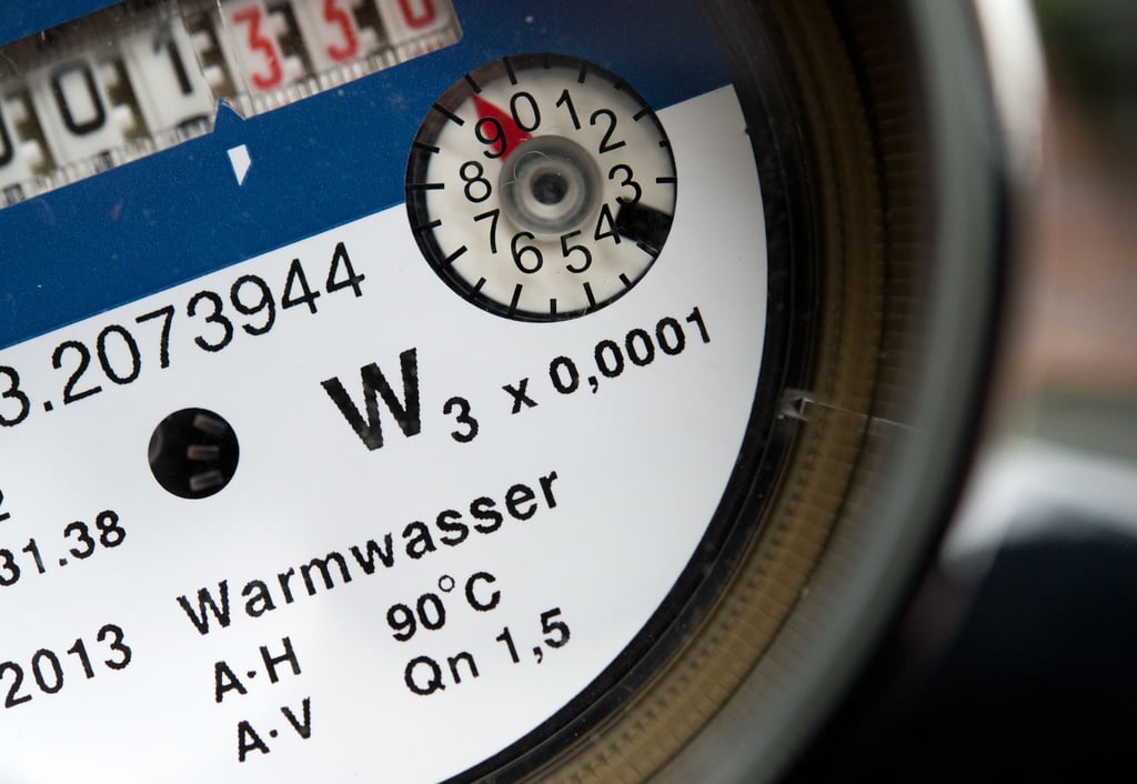 Haben bald ausgedient: Die alten Messgeräte, für die bislang einmal im Jahr der Ablesedienst kommen musste, müssen bis Ende des Jahres fernablesbar sein.