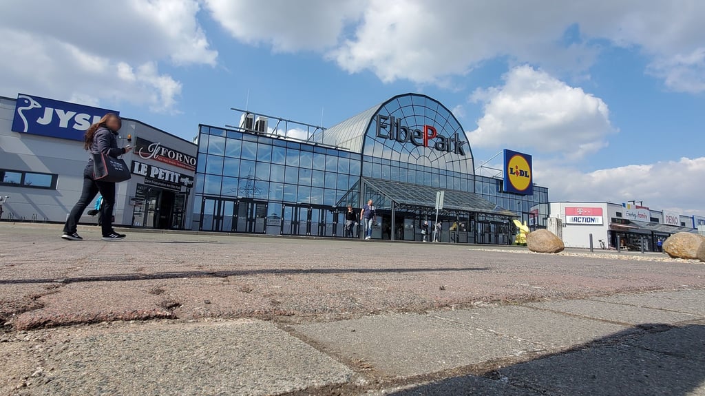 Jugendliche haben am Elbe-Park in Hermsdorf in der Börde einen Polizeieinsatz verursacht.