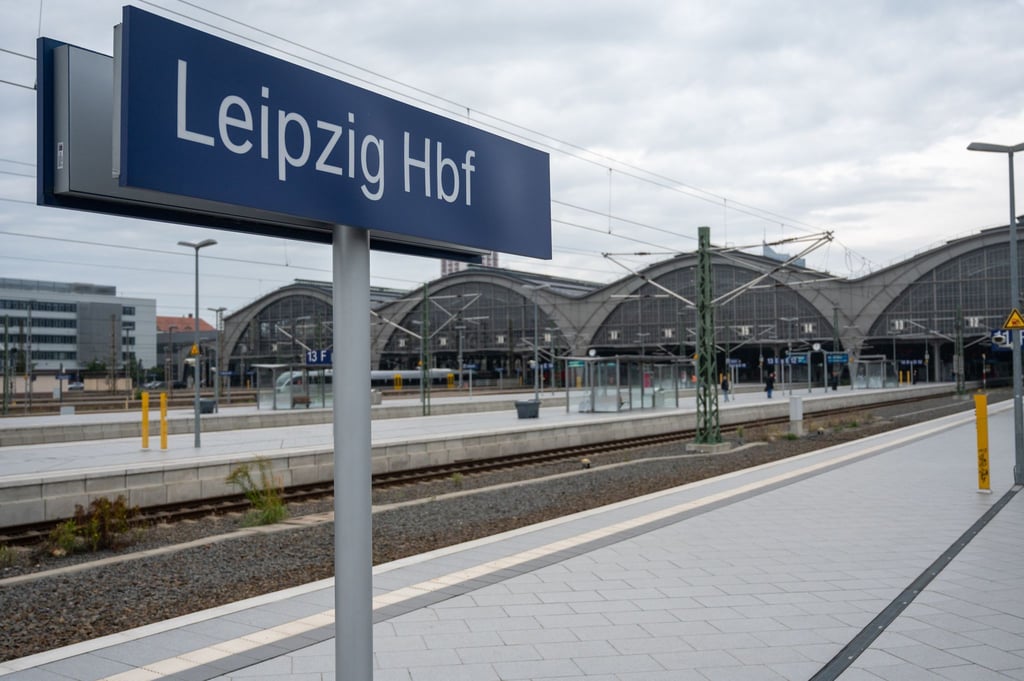 Es ist einen Schienenersatzverkehr eingerichtet. (Symbolbild)