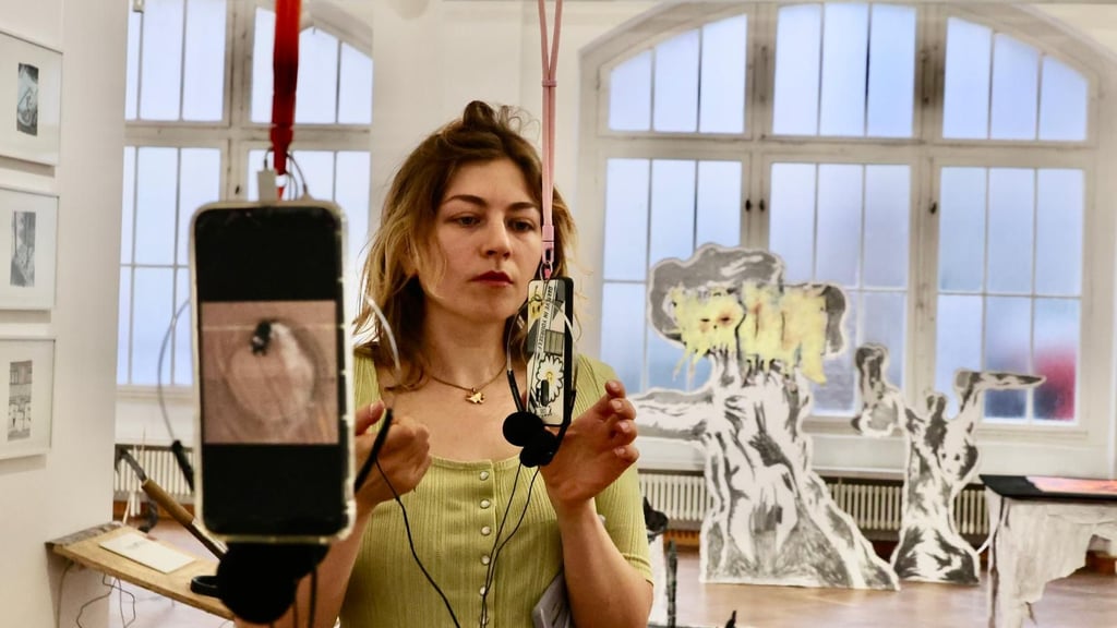 Amber Hummel belegte mit „Das driftende Prinzip“ den ersten Platz bei dem Kunstwettbewerb der Stiftung der Saalesparkasse.