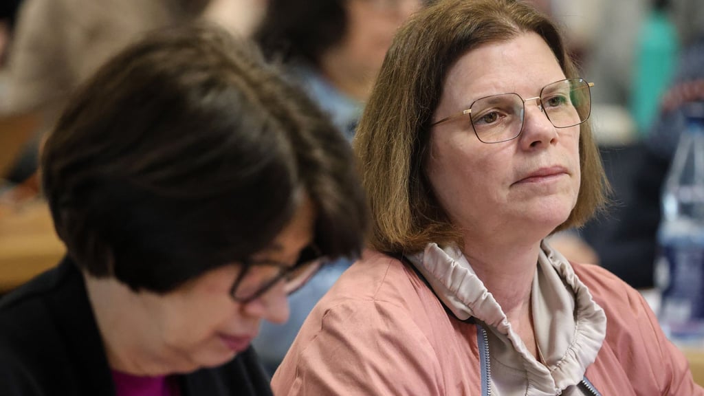 Die Bremer CDU-Fraktion hat kein Vertrauen mehr in die Senatorinnen Bernhard (links) und Vogt (rechts). (Archivbild)