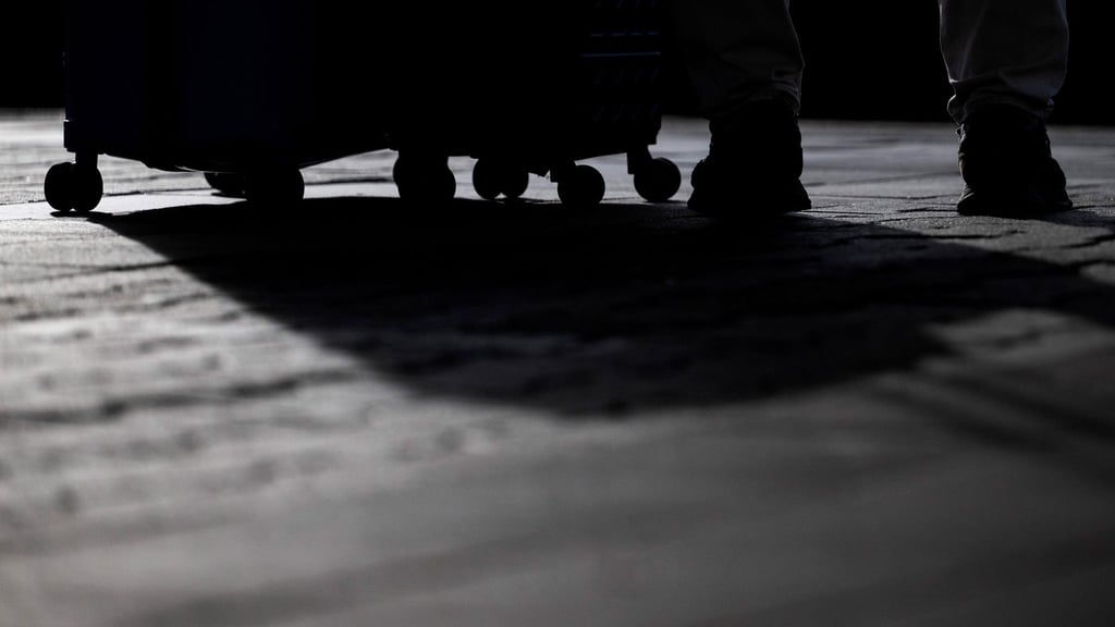 Ein darin befindliches Gerät führte die Ermittler zum gestohlenen Koffer. (Symbolbild)