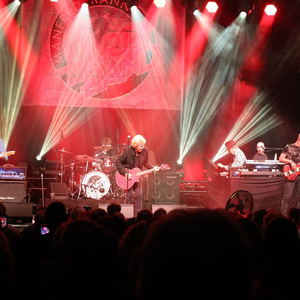 Manfred Mann's Earth Band auf der Bühne am Dienstagabend im Steintor in Halle.