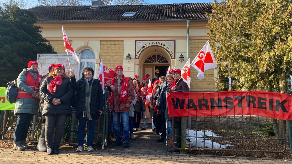 Angestellte Lehrkräfte aus der Börde beteiligten sich an dem Warnstreik.