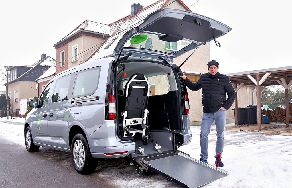 Marcel Leidel hat sich dieses Jahr mit seinem „Elbe-Fahrdienst“ selbstständig gemacht und dafür einen speziellen Wagen anfertigen lassen.