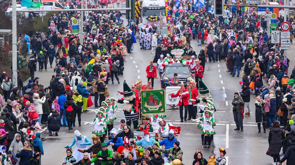 Der „Zug der fröhlichen Leute“ fand am Sonntag statt.