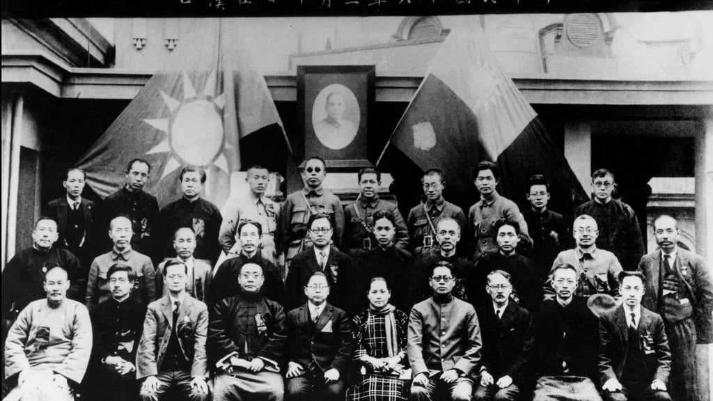 Im Zweiteiler „China - Wie eine Nation entstand“ wird mit eindrücklichen Archiv-Aufnahmen der historische Verlauf von der Gründung der Republik China bis zur heutigen Volksrepublik China nachvollzogen.